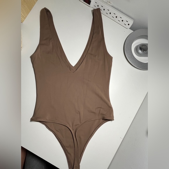 BABATON Contour V-Neck Bodysuit size XS - Picture 5 of 6